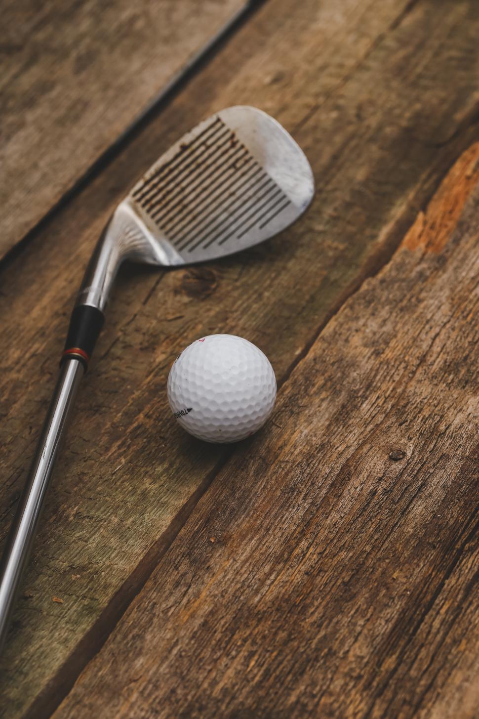 Free Image of Golf club and ball on textured background 