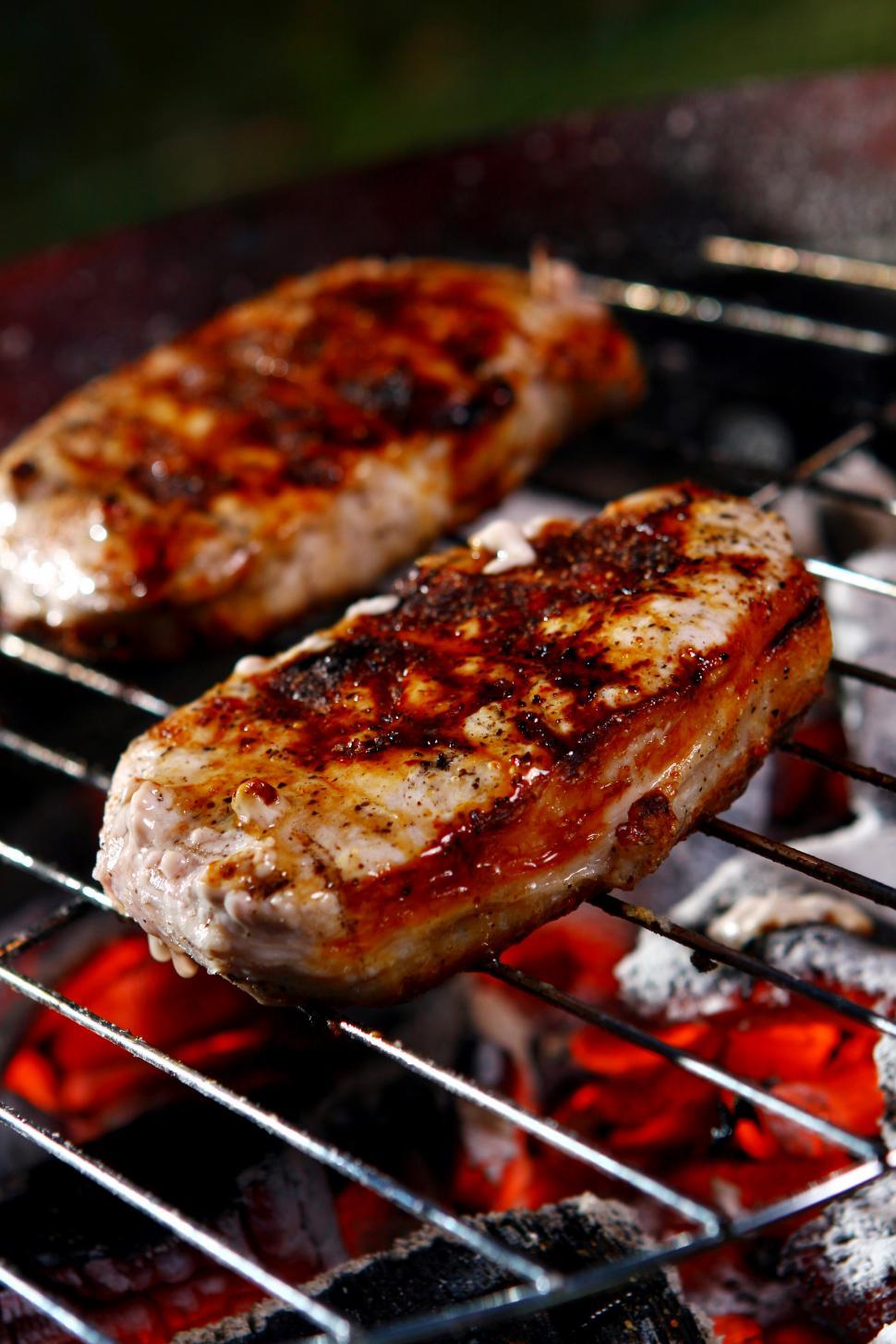 Free Image of a fresh grilled steak with Pepper 