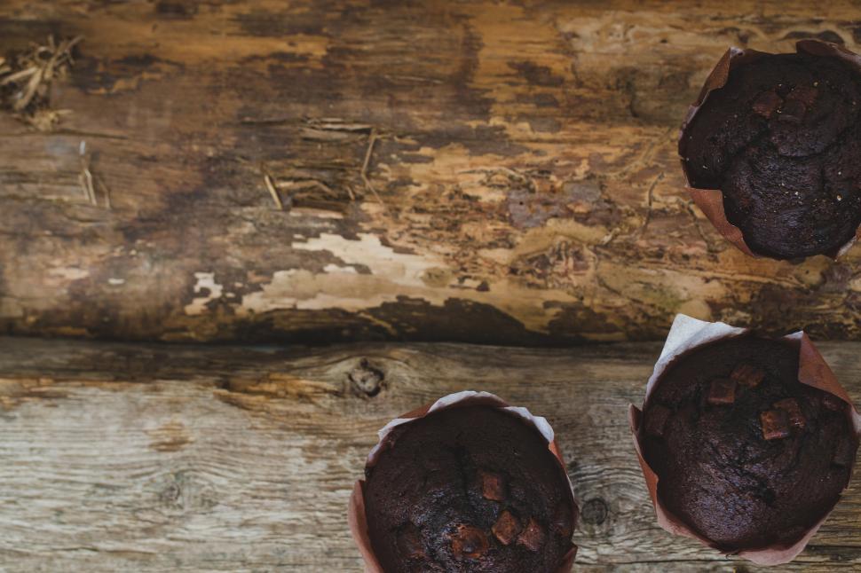 Free Image of Delicious muffins on the table with copyspace texture 