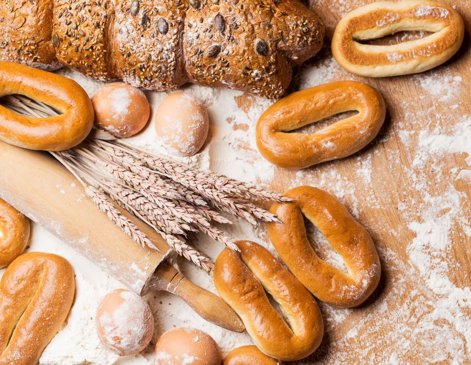 Free Image of Cooking. Delicious bread, bagels and eggs on the table 