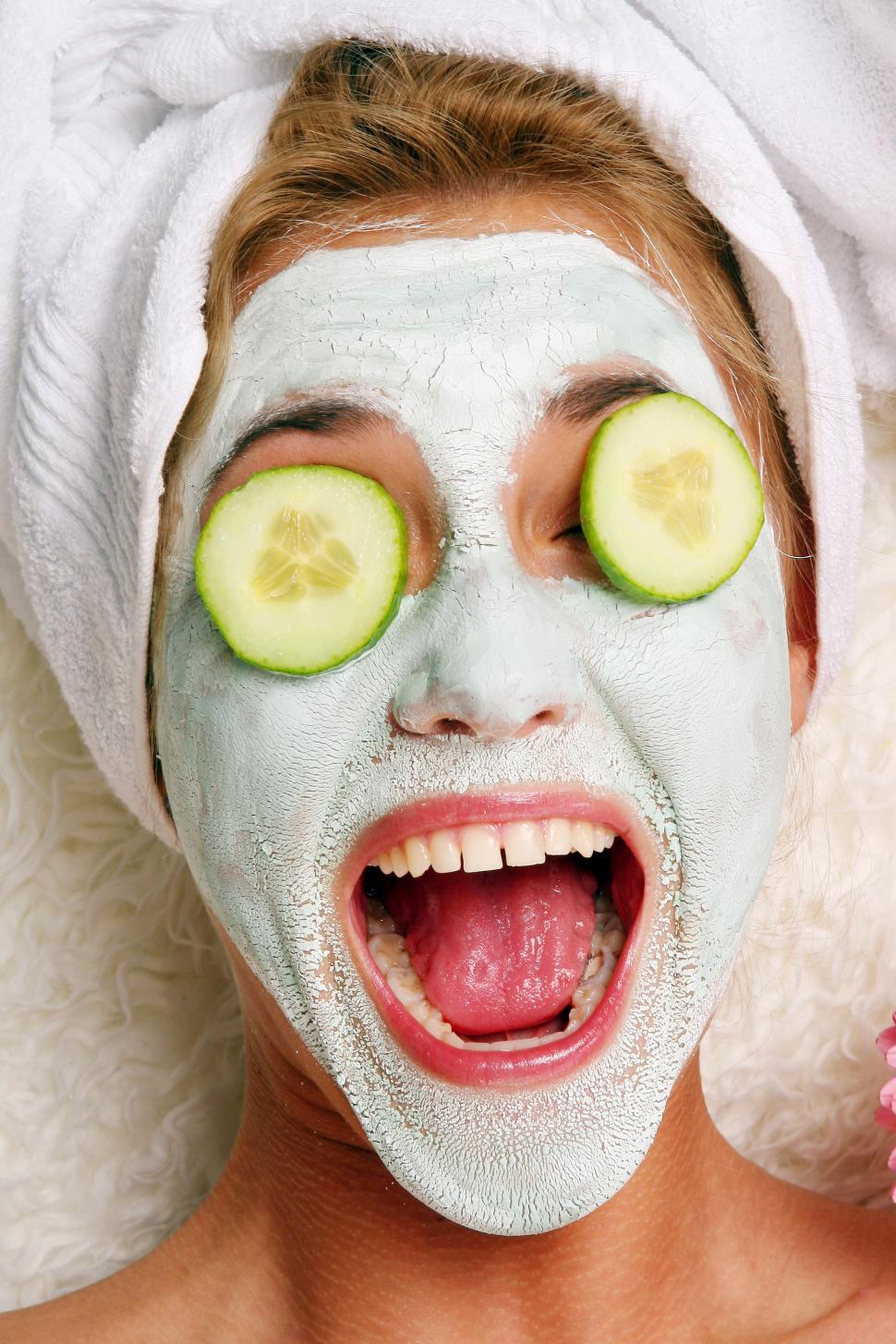 Free Image of young and beautiful woman with spa treatment relaxing 