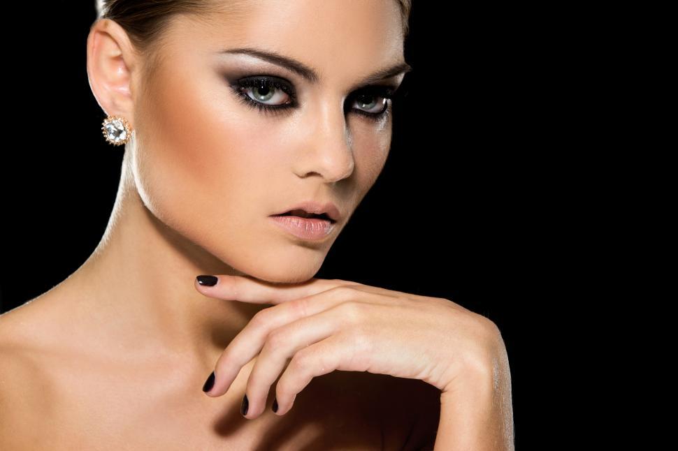Free Image of Gorgeous girl with beautiful face 
