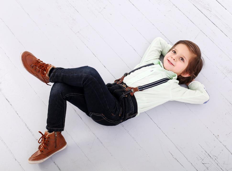 Free Image of Adorable kid well dressed, legs crossed 