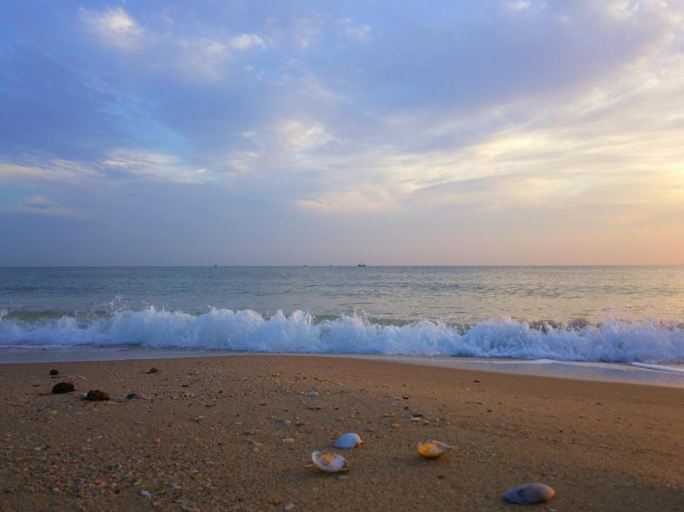 Free Image of View Of Natural Beach and Sunrise Sky  