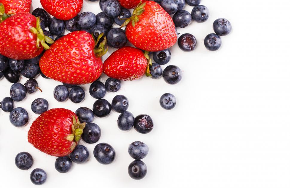 Free Image of Delicious, natural berries with copyspace 