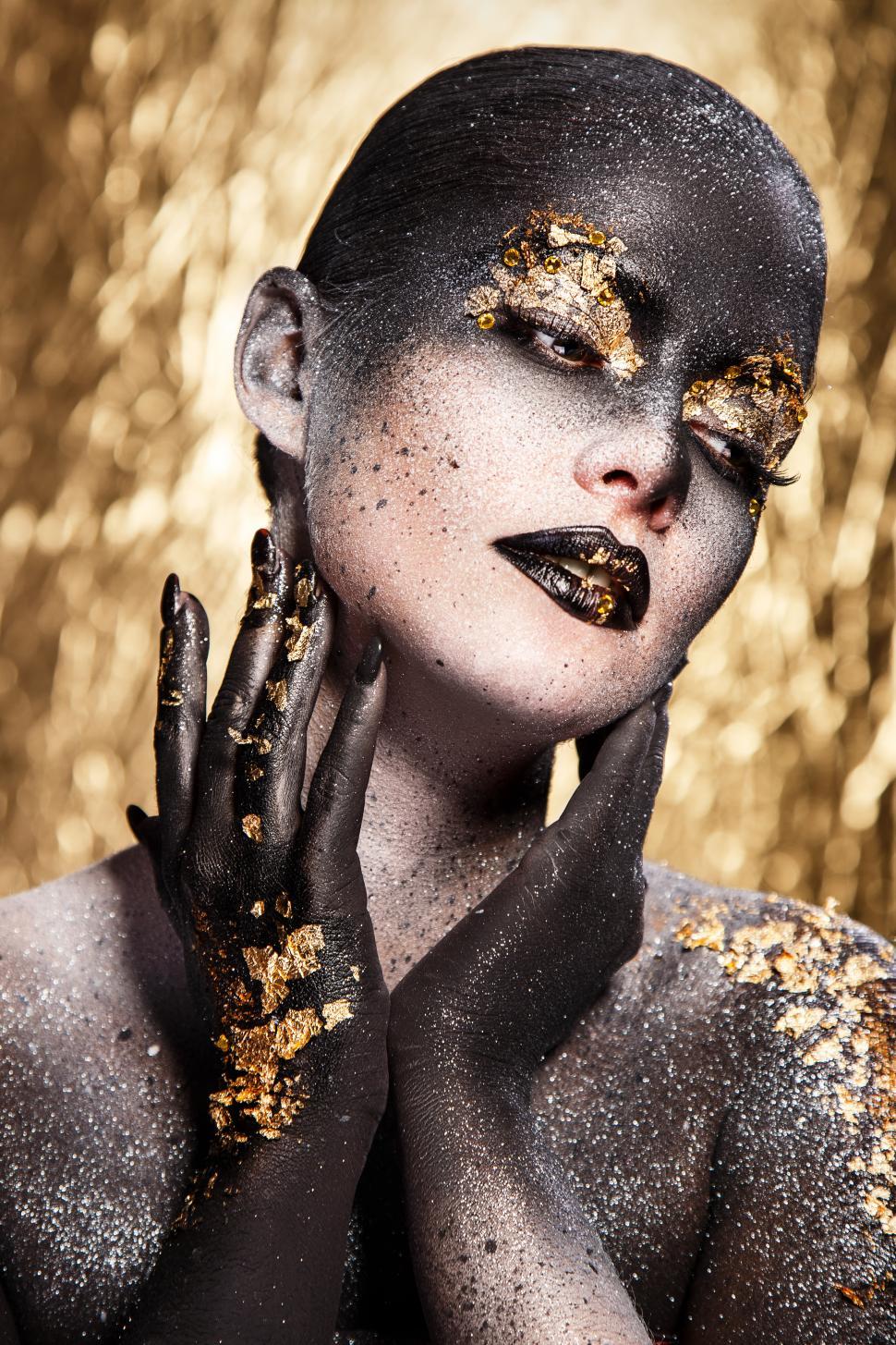 Free Image of Dramatic contrasting artistic makeup 
