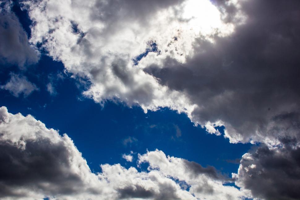 Free Image of Cloudy sky  