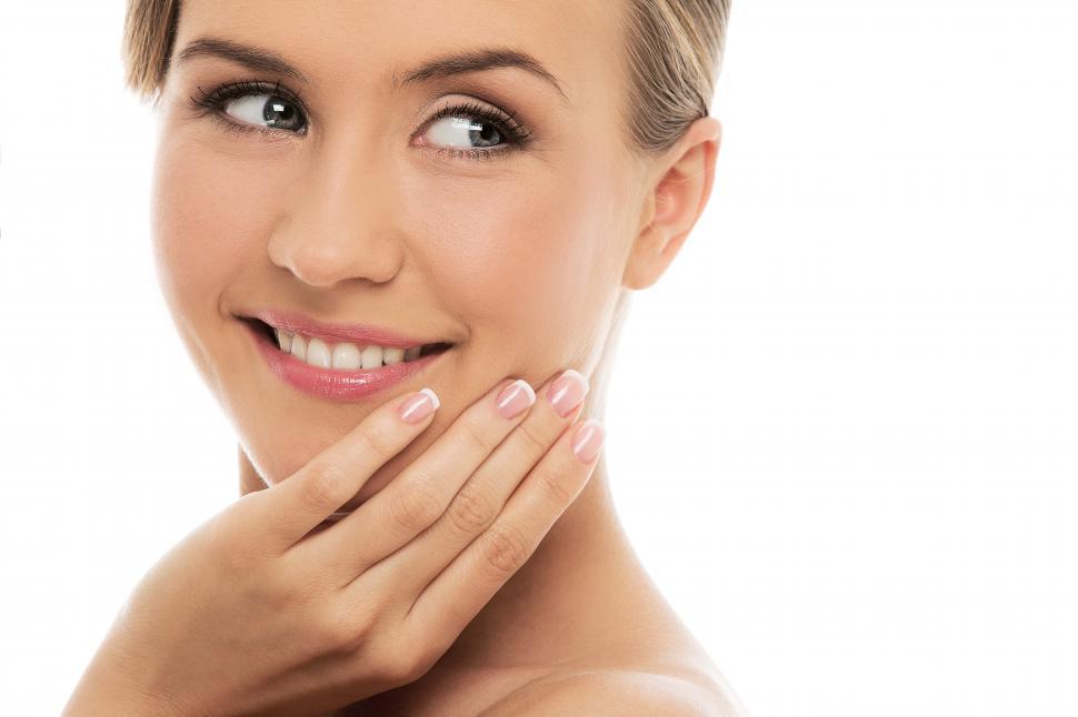 Free Image of Beautiful girl with hand on chin, looking over shoulder 