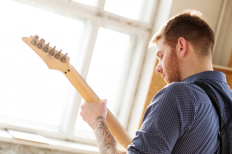 Free Image of Man playing electric guitar 