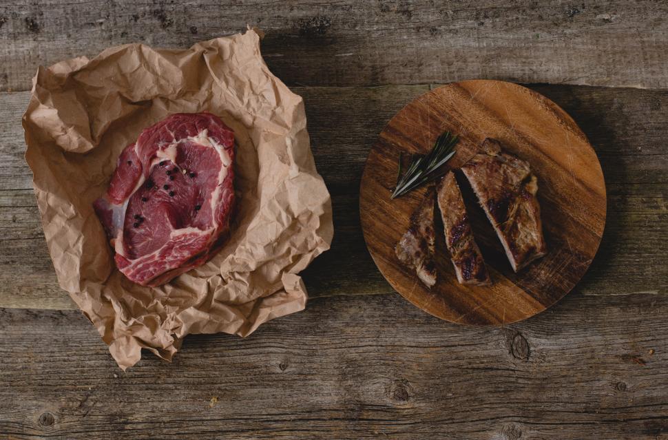 Free Image of Raw and grilled steak 