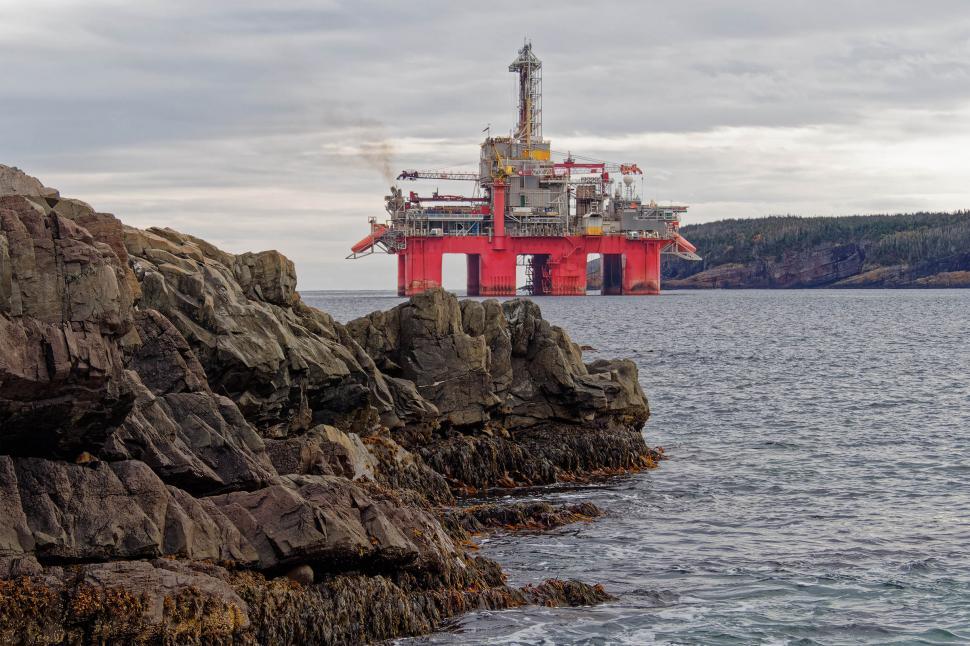 Free Image of Drill rig near shore 