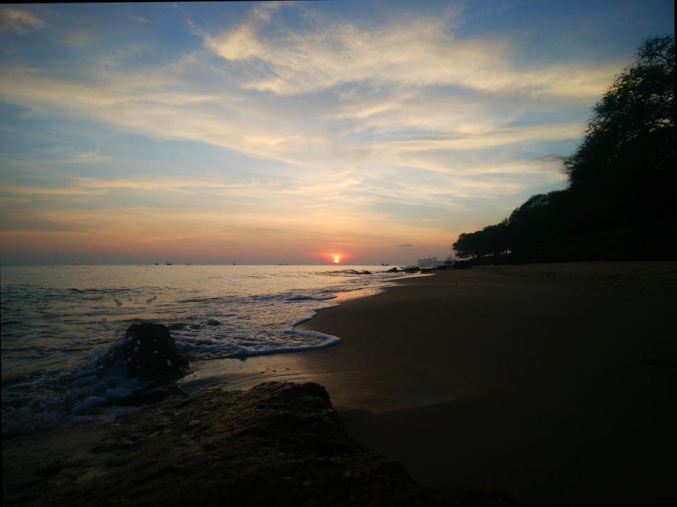 Free Image of Beautiful sunrise above the sea  