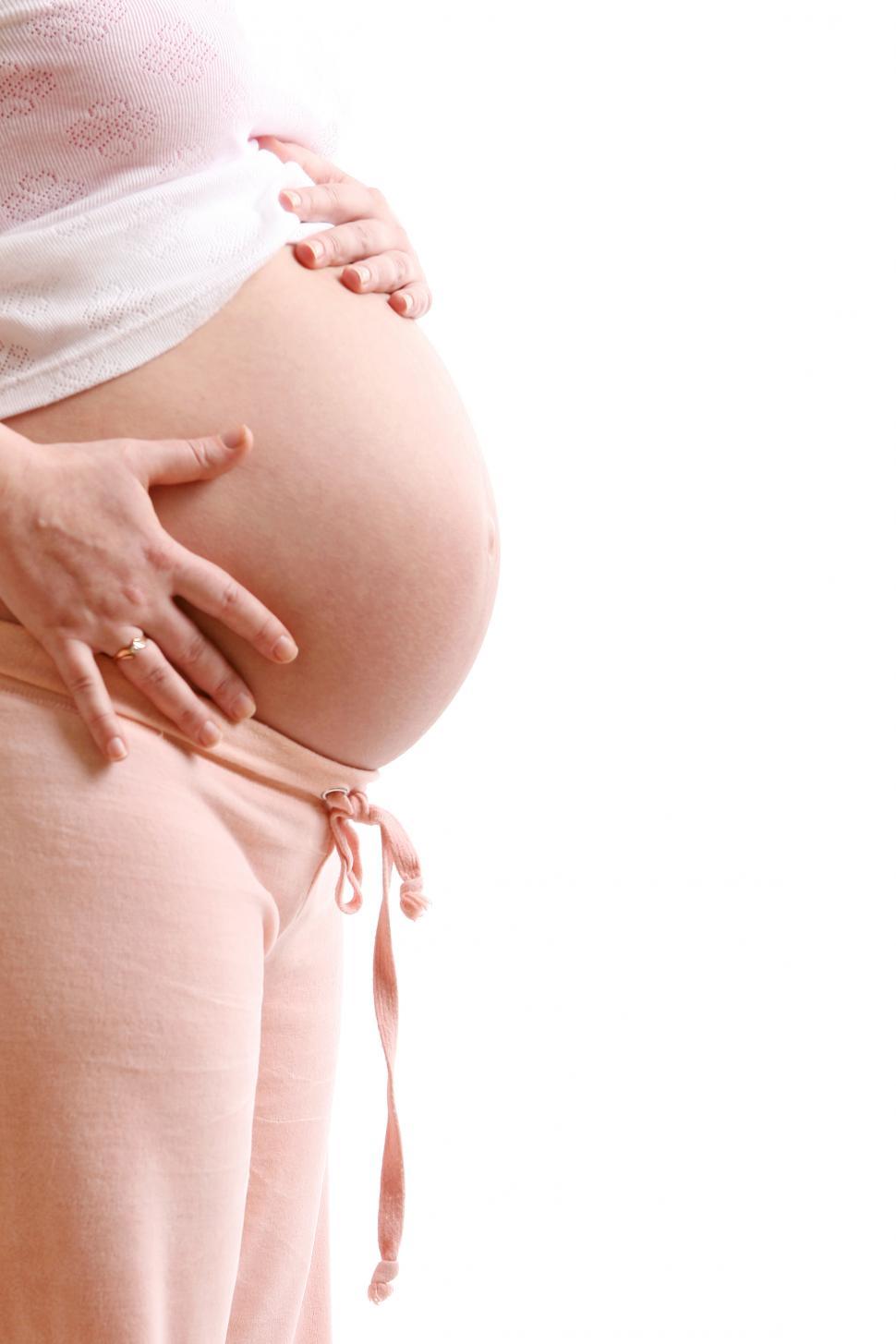 Free Image of pregnant belly, half frame with copyspace 