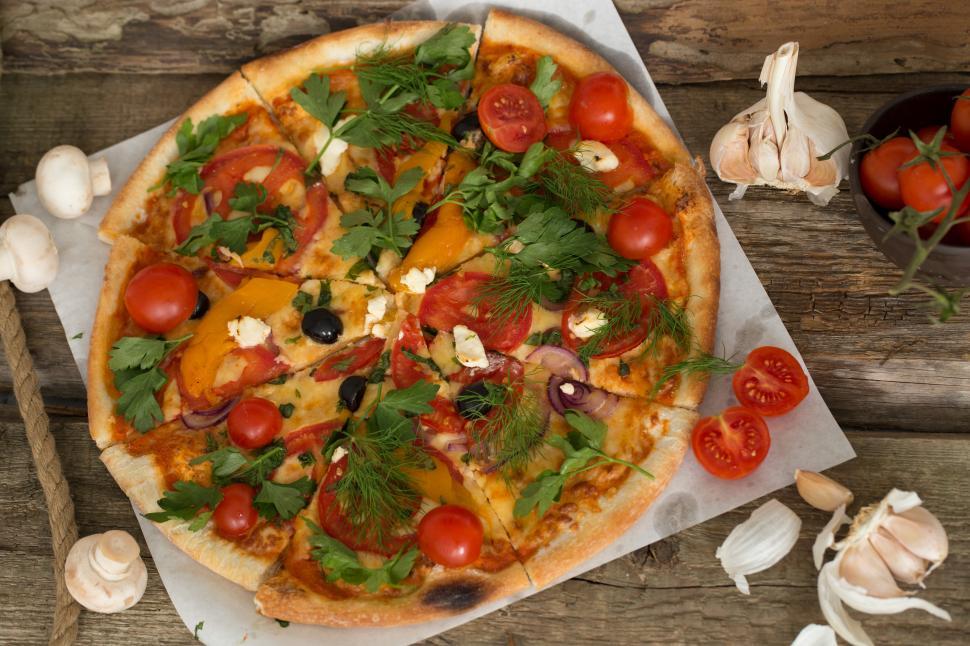 Free Image of Delicious whole pizza 
