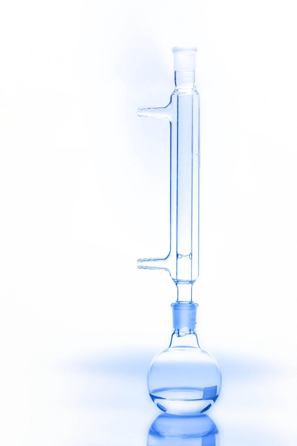 Free Image of Flask and condenser 