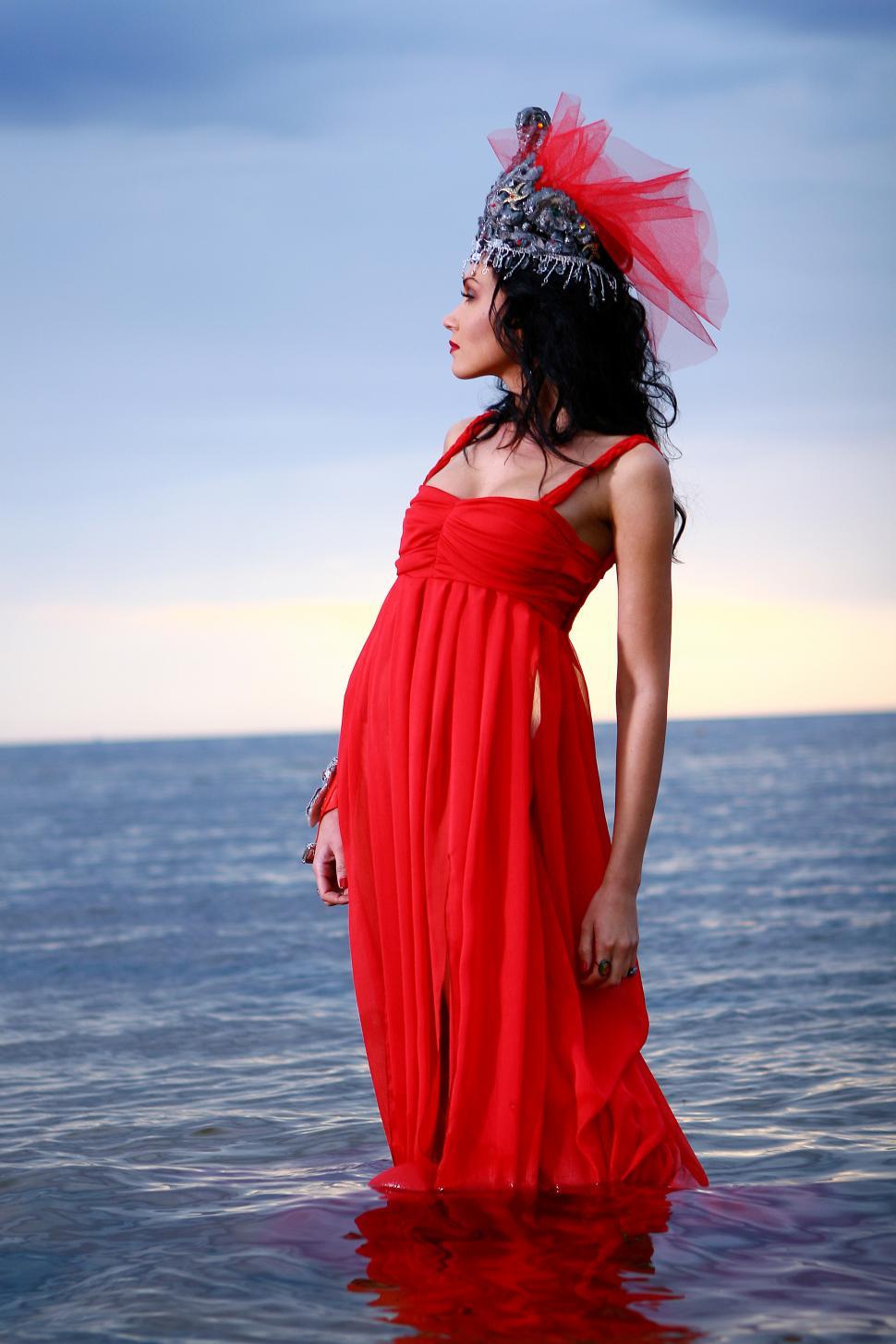 Free Image of Elegant beautiful woman with crown 
