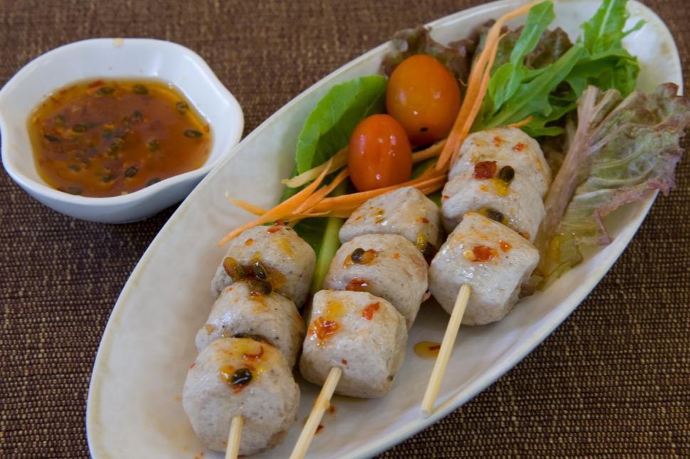 Free Image of White Plate With Meat and Veggies 