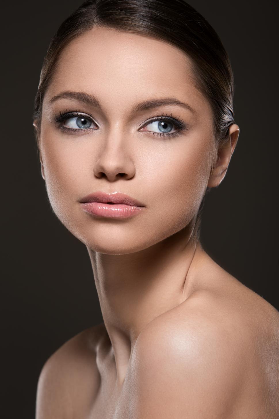 Free Image of Attractive woman with bare shoulders, blue eyes 