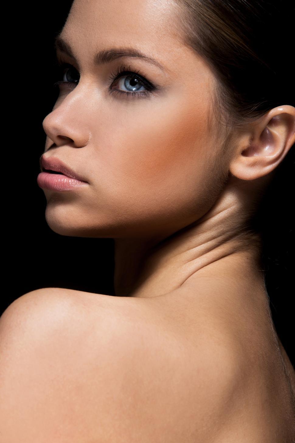 Free Image of Woman in profile, looking off screen 