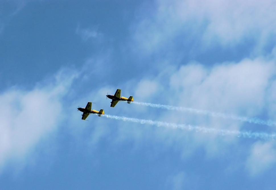 Free Image of Aerobatic team making loopings in the air 
