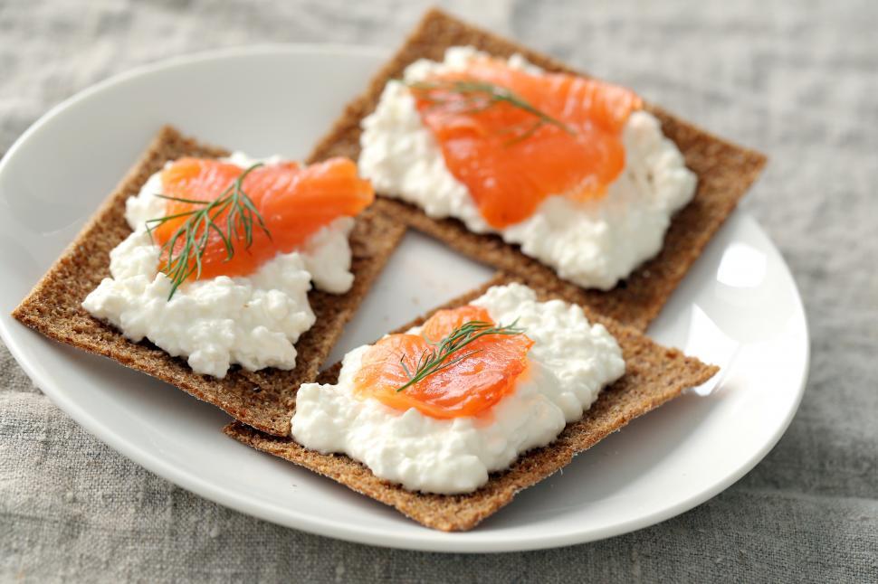 Free Image of Delicious snack on the table, crackers and salmon 