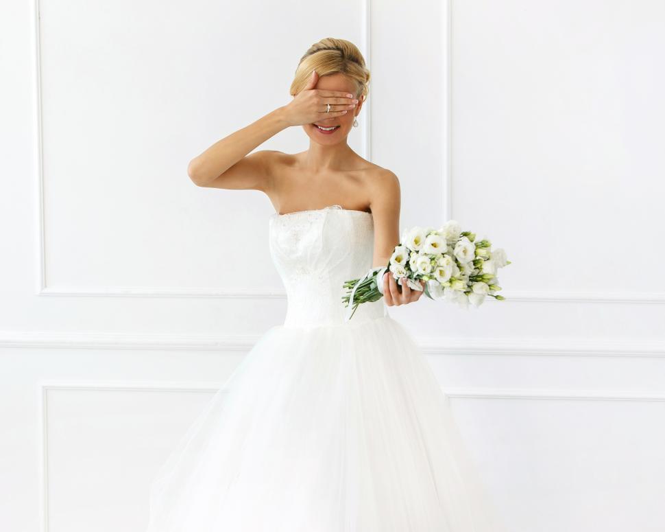 Free Image of Wedding. Beautiful bride with eyes covered 