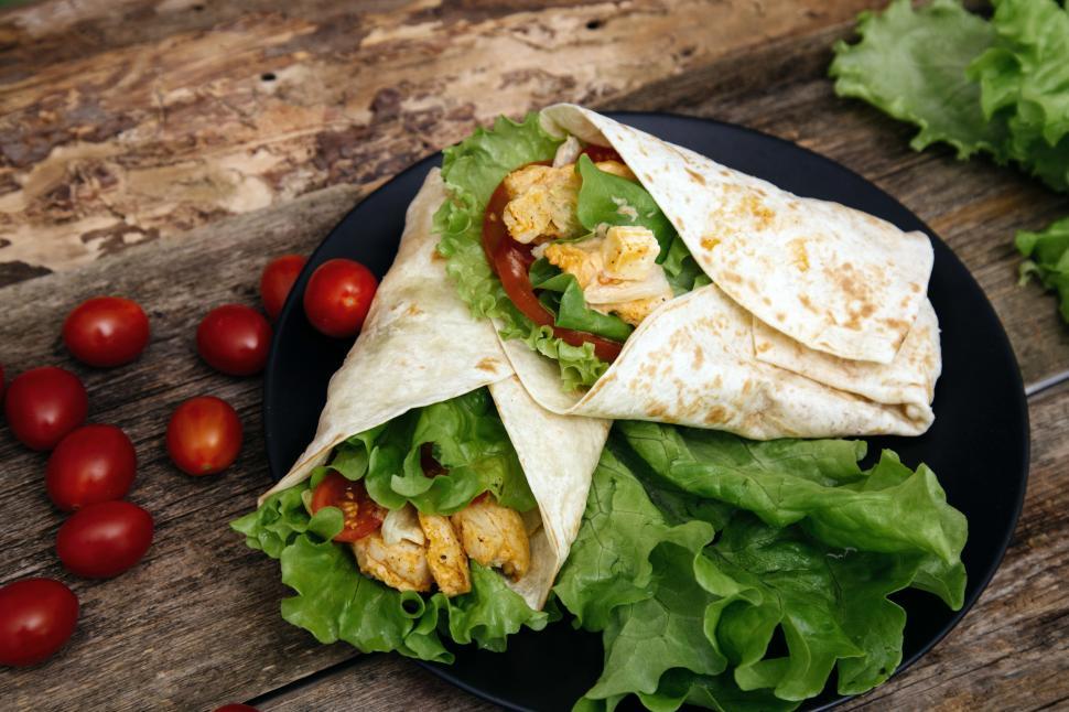 Free Image of Delicious tortilla wrap 