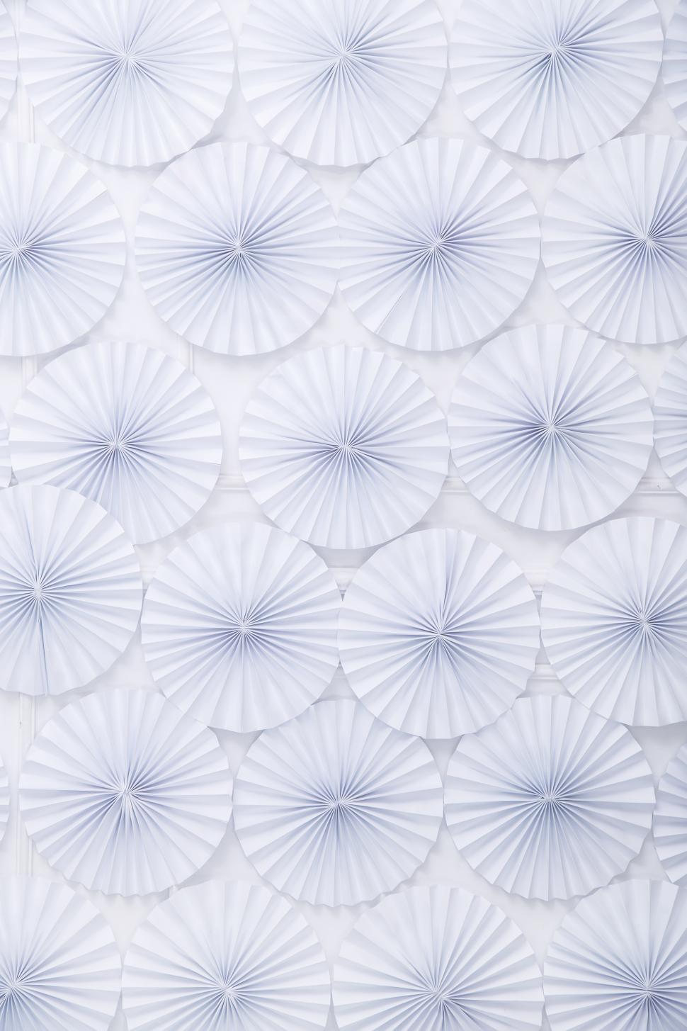 Free Image of Folded White circles background 