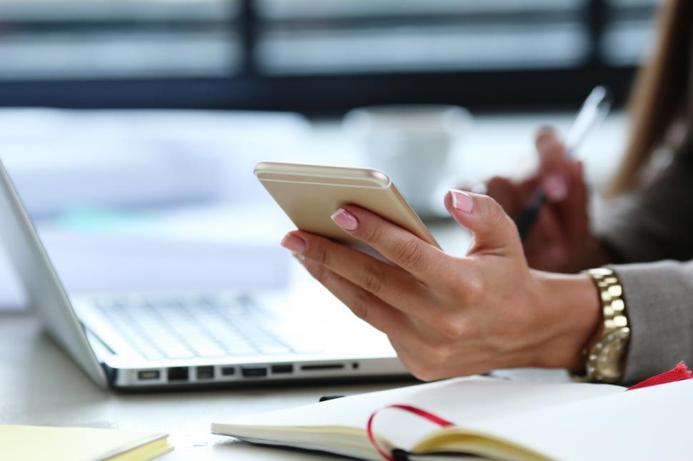 Free Image of Business woman with mobile phone in hand 