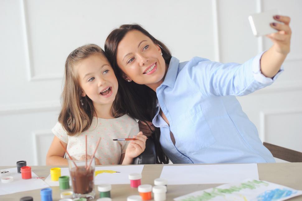 Free Image of Mother takes a selfie with her daughter 