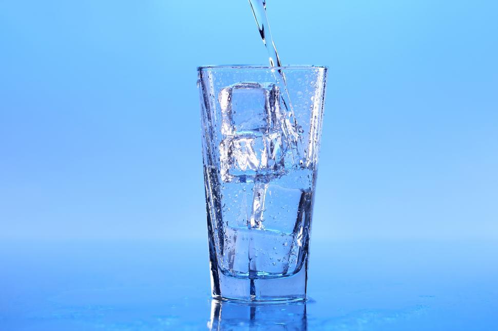 Free Image of Crystal clear water with ice 