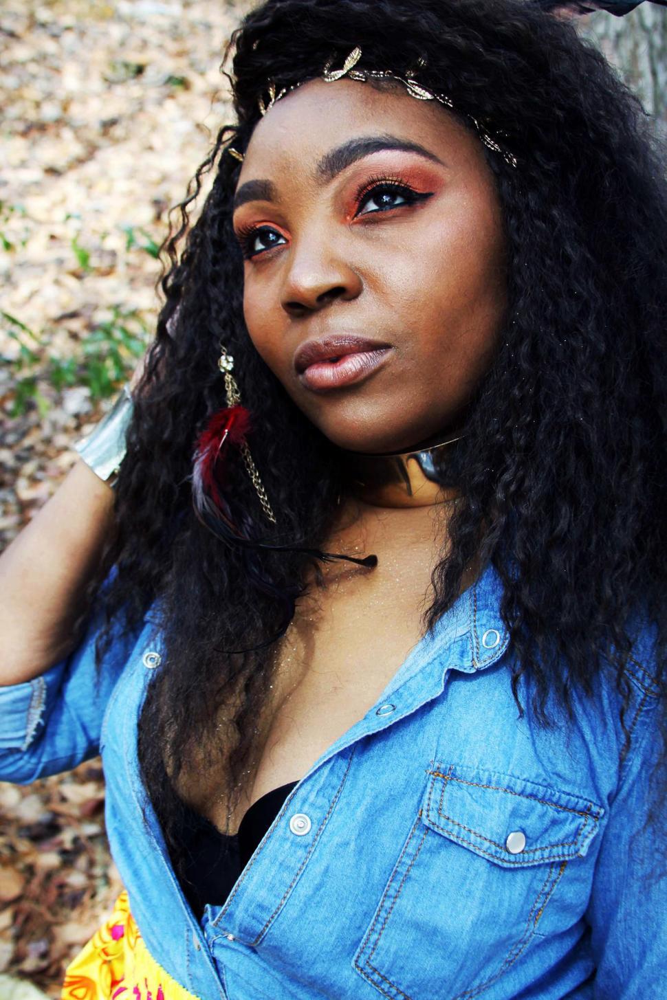 Free Image of Female fashion model with hippie hairstyle 