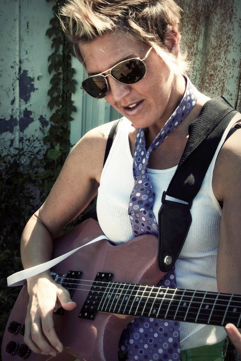Free Image of Stylish Female Guitarist 