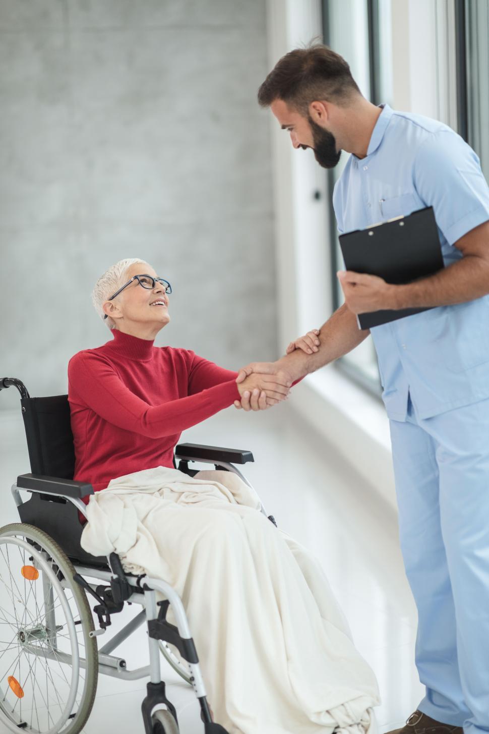 Free Image of Healthcare worker with old-aged woman in wheelchair 