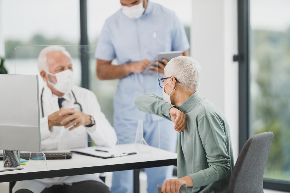 Free Image of Doctor and patient in clinic wearing masks - Covid-19 