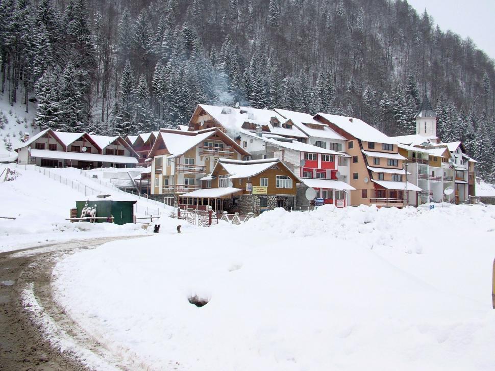 Free Image of Heavy snow over the mountains 