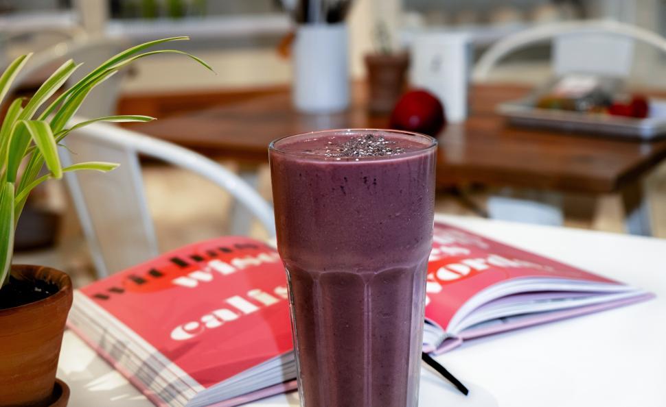 Free Image of Glass of smoothie 
