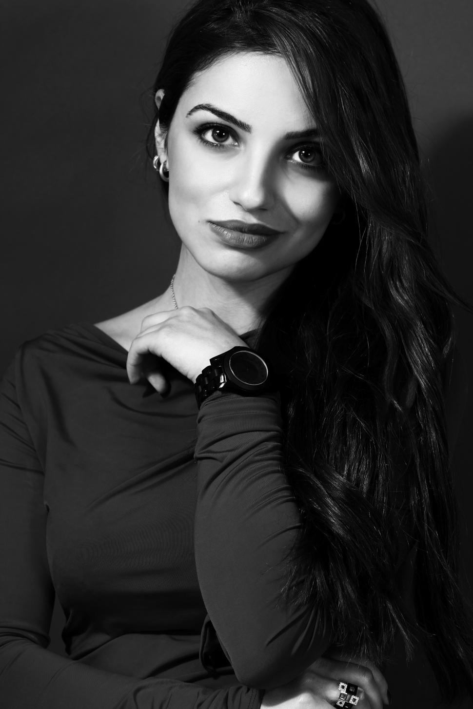 Free Image of Portrait of brunette with long hair, black and white photo 