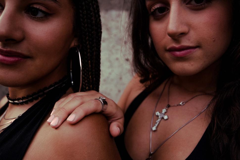 Free Image of Two fashionable women 