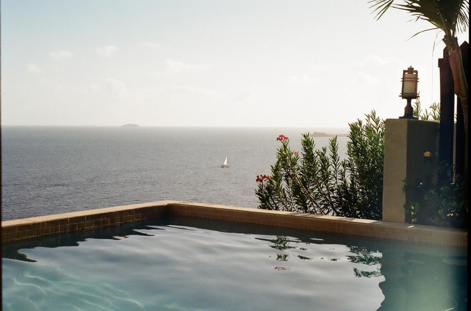 Free Image of Hotel pool and ocean 