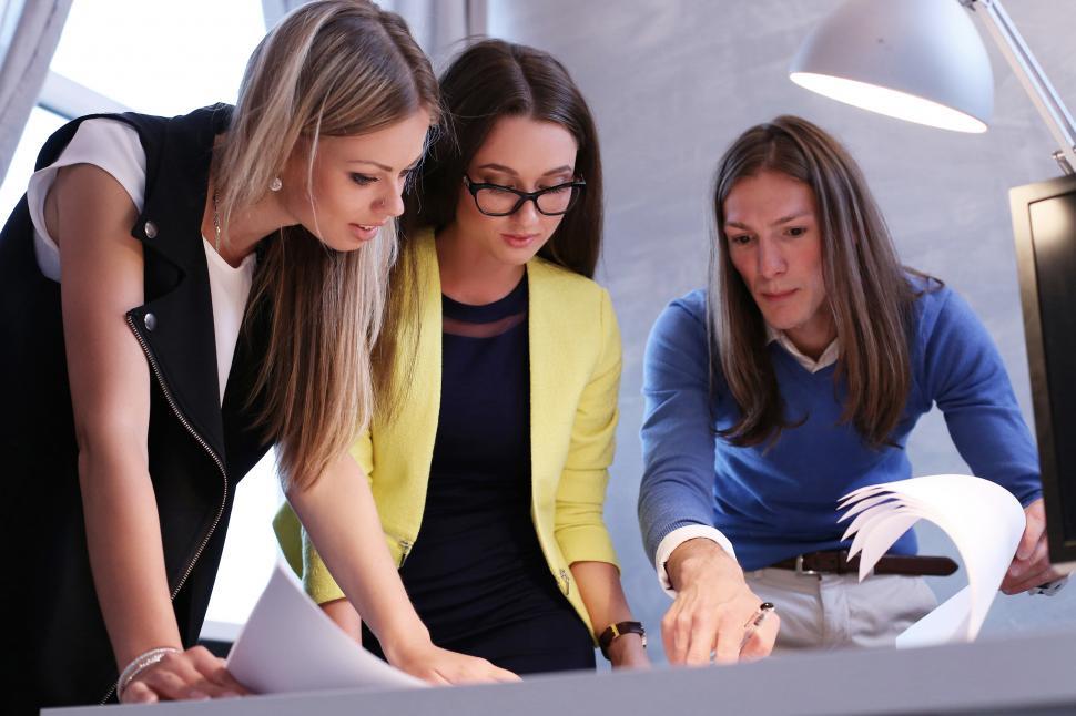 Free Image of Business people working together 