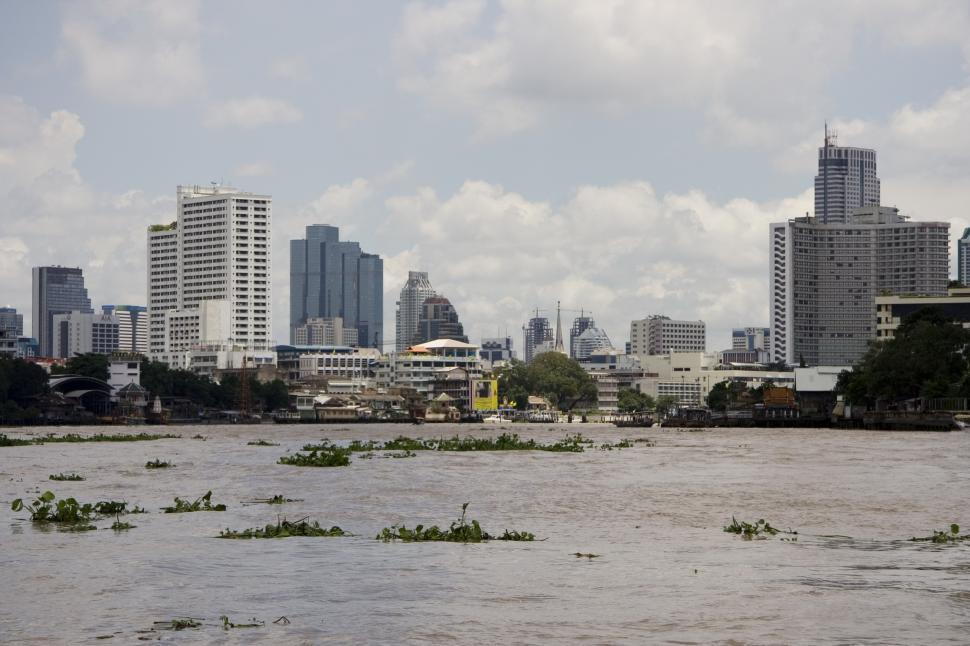Free Image of Urban Cityscape Across Vast Water 