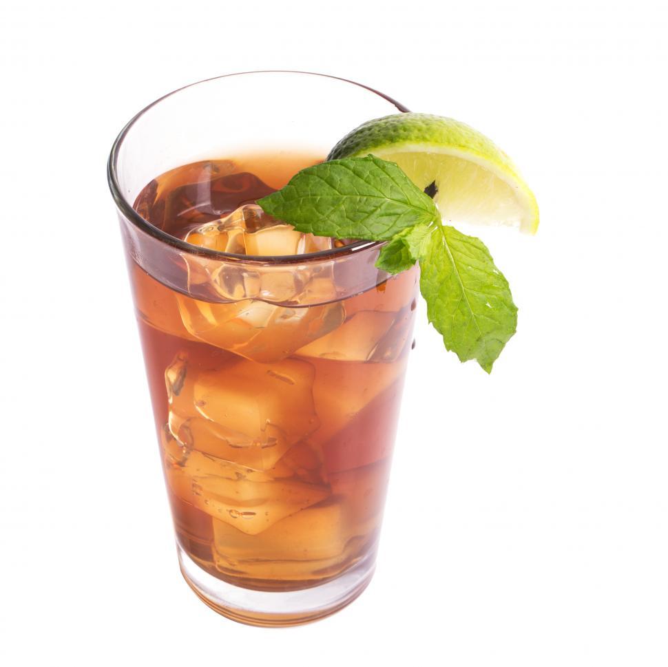 Free Image of Class of cold iced tea on the table 