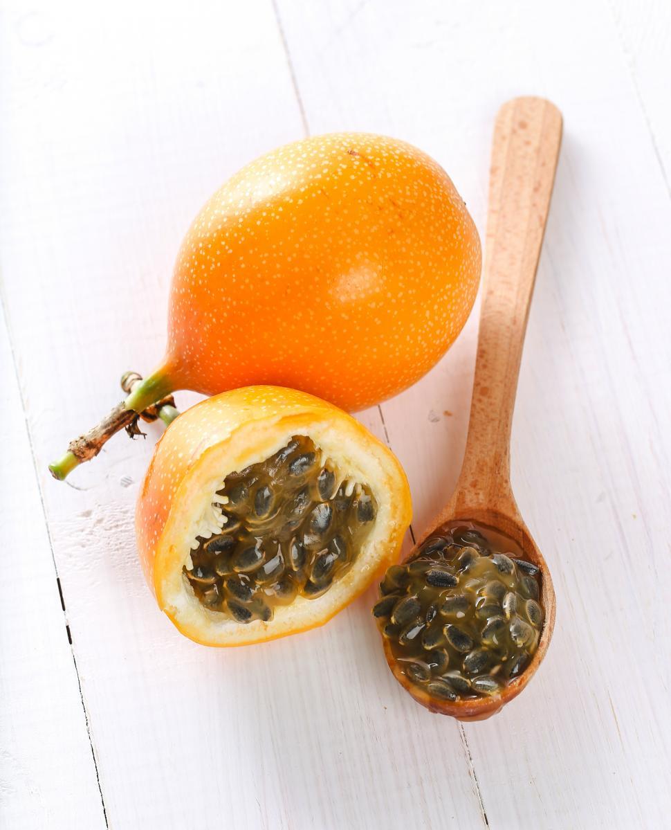 Free Image of Granadilla fruit on white texture 