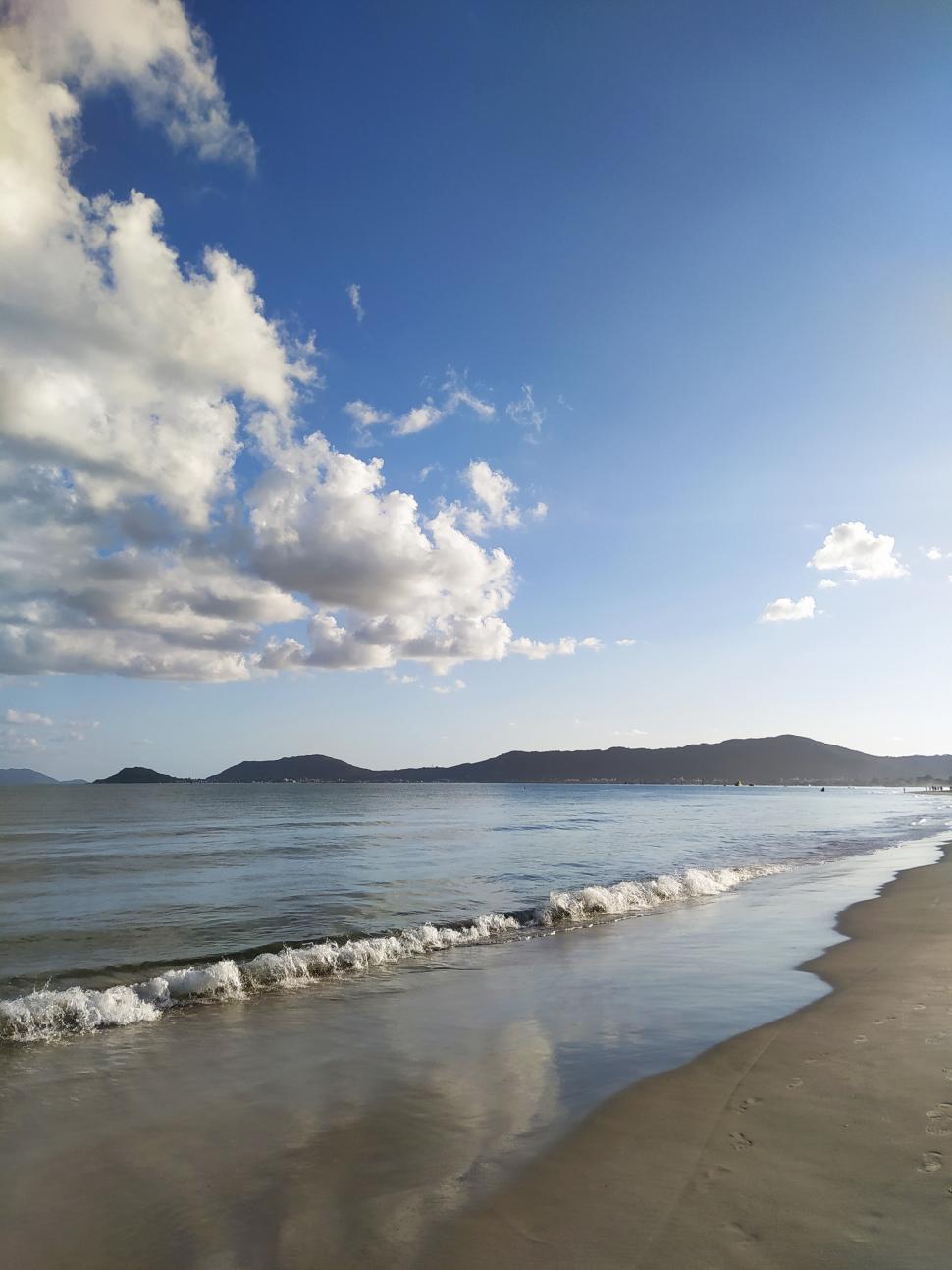 Free Image of Beach and Sky 