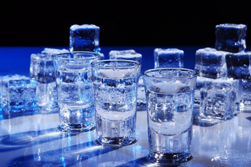 Free Image of Frozen glasses with cold alcohol drink 