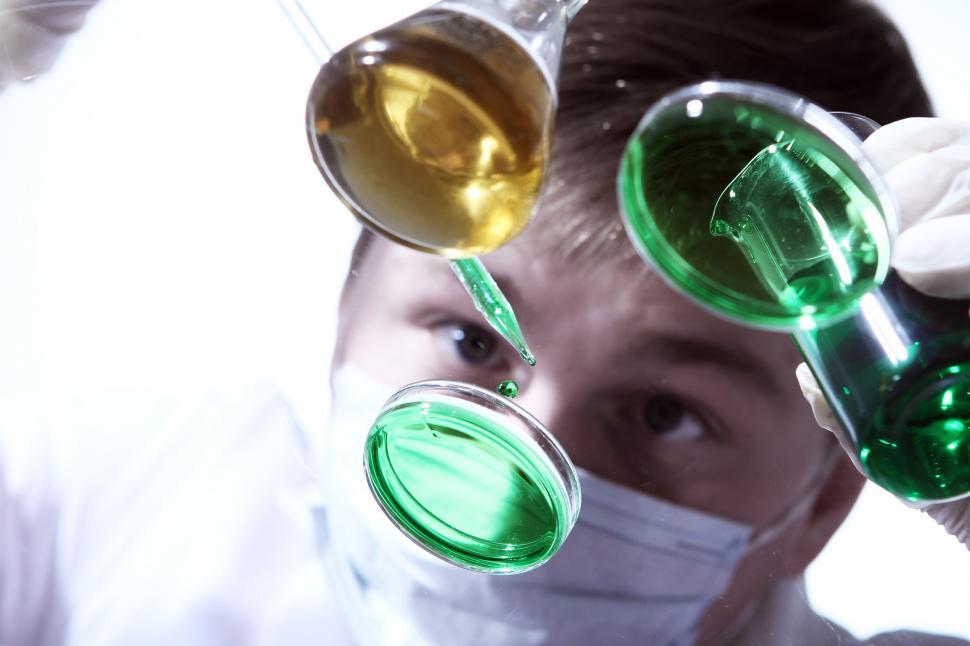 Free Image of Scientist working in laboratory 