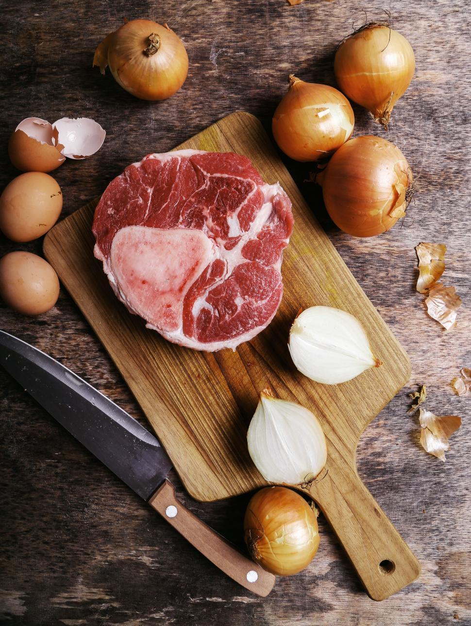 Free Image of Slice of raw meat on a cutting board 