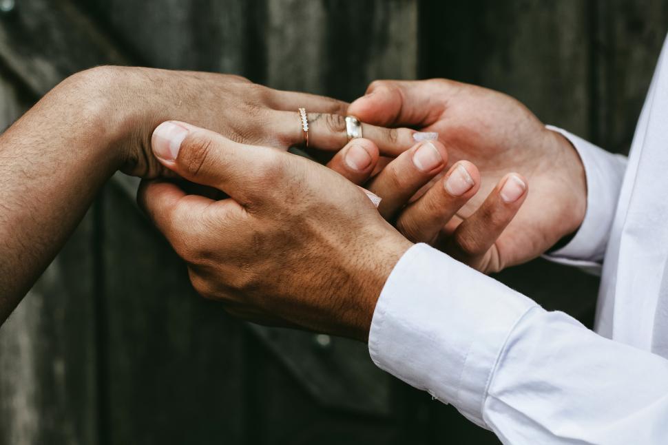 Free Image of Couple hands with wedding rings 