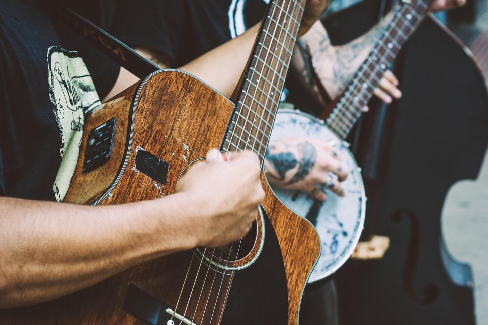Free Image of Guitar strings and hand 